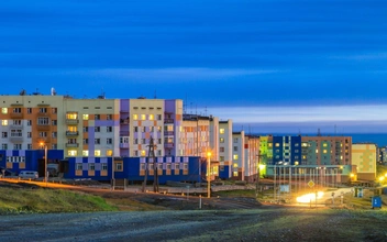 Сколько стоит свидание в Певеке, самом северном городе России? Считаем расходы ухажера на кино, вино и букет