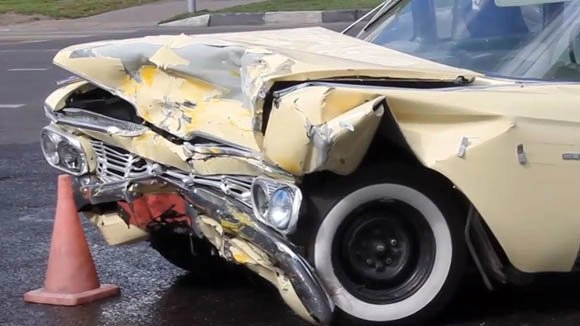 В Москве в ДТП попал раритетный Chevrolet (видео) | ya62.ru