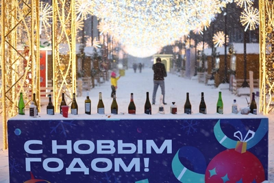 Новогодний мусор на площади Ленина в Новосибирске