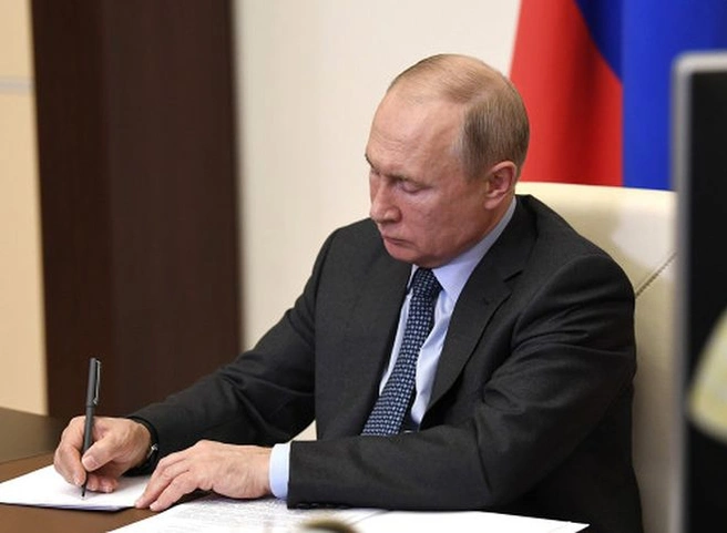 Путин подписал закон, разрешающий главам регионов оставаться на третий срок | ya62.ru