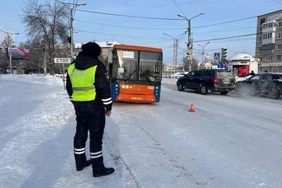 Bus hits woman at pedestrian crossing in Kamensk-Uralsky