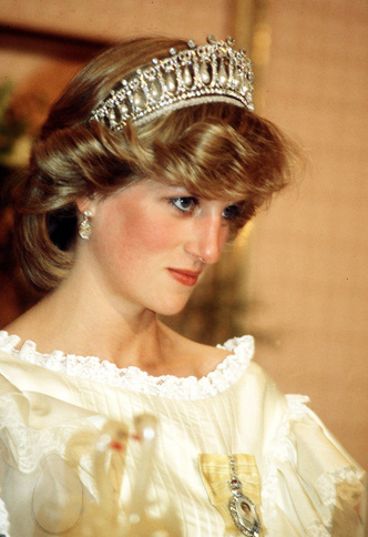Копия Елизаветы II: почему Кейт Миддлтон становится популярнее принцессы Дианы