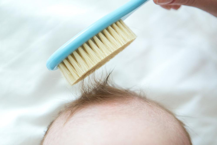 Почему одни дети рождаются с волосами, а другие без — причины вас удивят