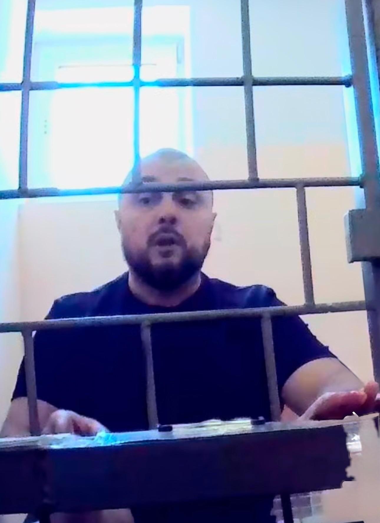 «Я её простил. Его — не смог». Адвокат показал снятое в СИЗО Волгограда шокирующее признание убийцы…