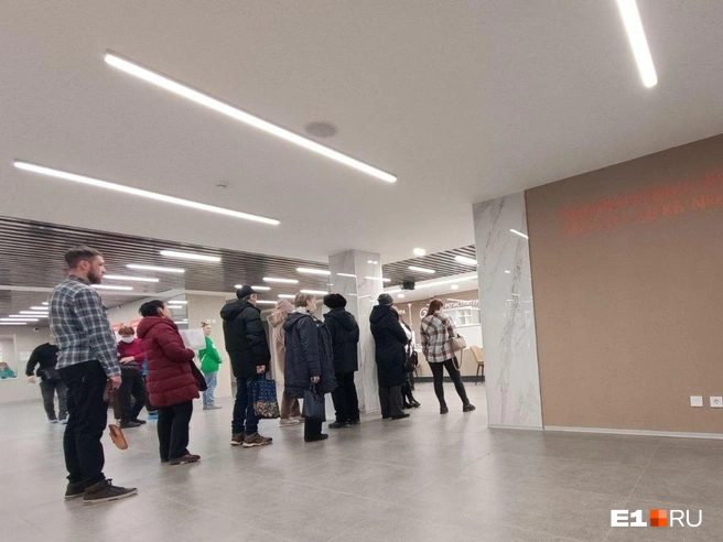 По мнению юриста, поликлиника не имеет права отказать пациенту в прикреплении, даже если она переполнена | Источник: Владислав Лоншаков / E1.RU