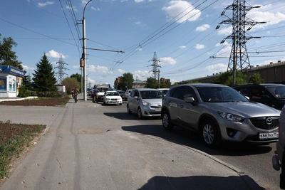 Новосибирцы стоят в очередях за бензином по 40 минут и дольше