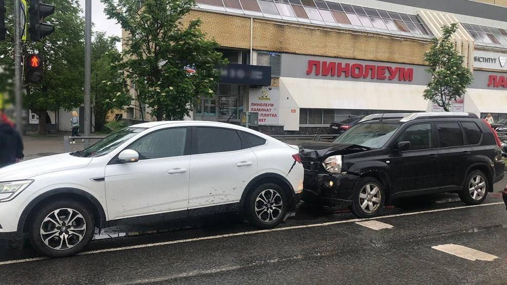В Архангельске угнанный «Ниссан» устроил 7 ДТП: кто был за рулем