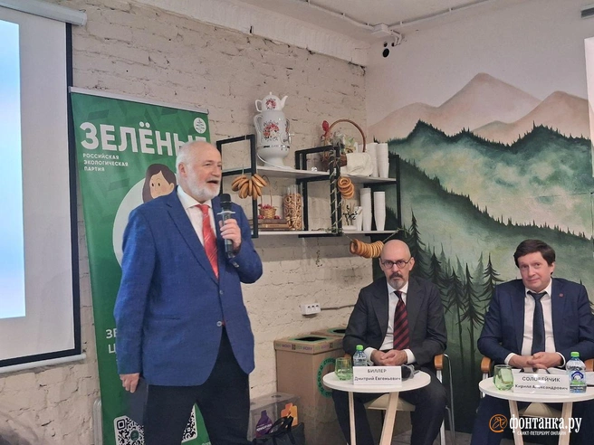 Депутат Михаил Амосов предлагает изменить систему обращения с отходами в части раздельного сбора и утилизации | Источник: Анна Мотовилова / FONTANKA.RU