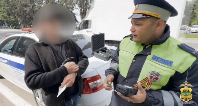 Мужчина выпил и сел за руль большегруза | Источник: police_sochi / t.me