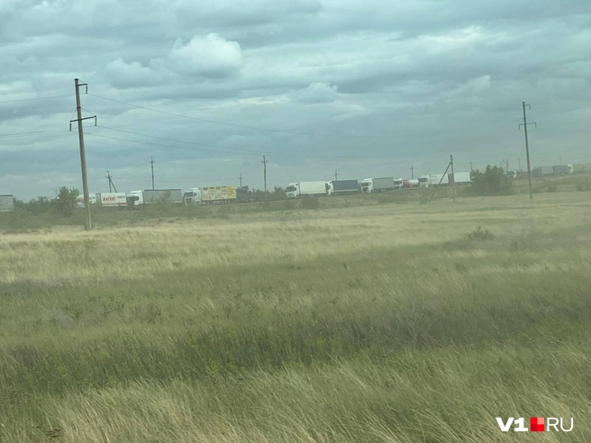 Со слов горожан, пробка тянется от села Горноводяного до Горной Пролейки | Источник: читатели V1.RU