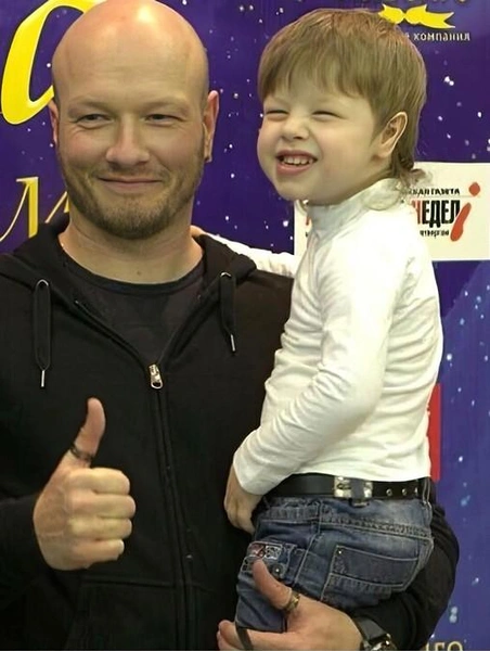 Никита Панфилов с сыном