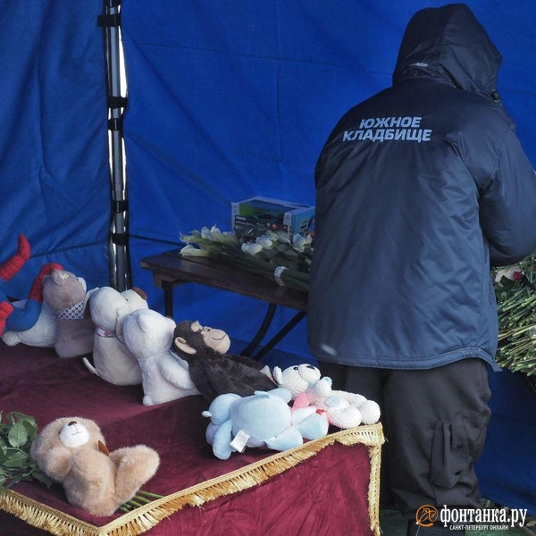 Семьи Паши на открытой части прощания не было | Источник: Михаил Огнев / FONTANKA.RU