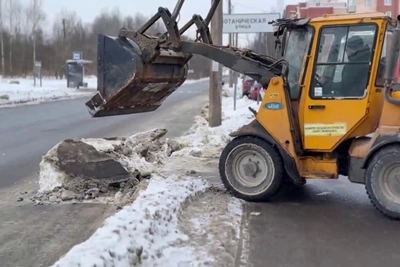 Петербург засыпало метром снега за два месяца