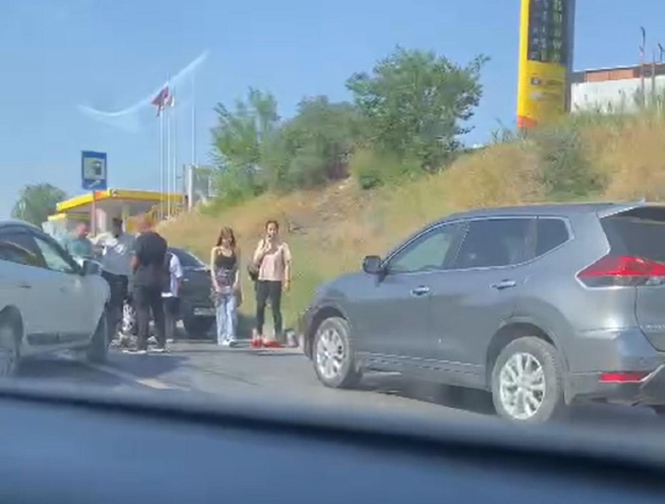 В Волгограде очевидцы сообщают о массовой аварии на вершине Мамаева кургана