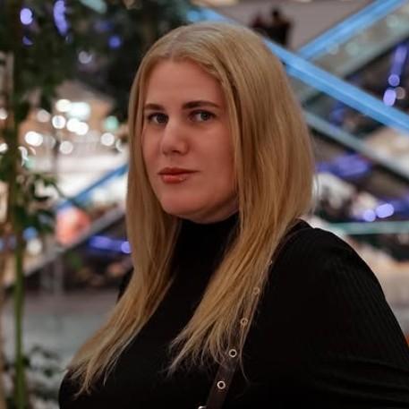 Блогер Светлана «Цветочек» Тарлавина, которая ела на камеру, скинула 50 кг и сделала пластику: фото