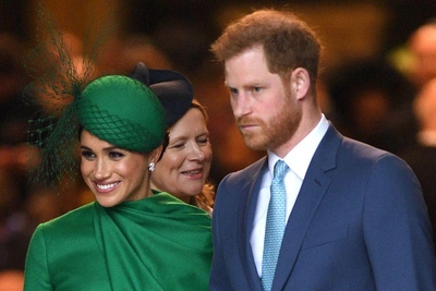 Мегксит: Гарри и Меган хотели заработать на королевском статусе