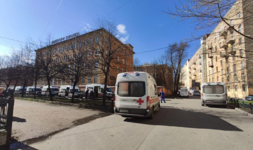 Две петербургские больницы не могут принимать новых пациентов - не осталось мест | Источник: «Фонтанка»