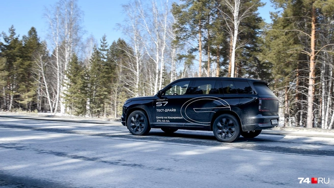 Помимо самой динамики, гибриды подкупают точностью дозирования тяги и стабильностью разгона: автомобиль прет по прямой, не шелохнувшись, даже если сцепление неоднородное | Источник: Артем Краснов