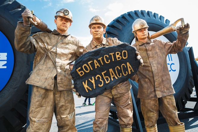Такие красавцы украшали праздник целых пять лет назад | Источник: Максим Серков / NGS42.RU