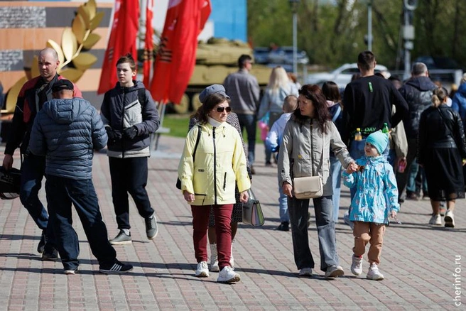 Фото праздника 9 Мая в парке Победы | Источник: st.cherinfo.ru