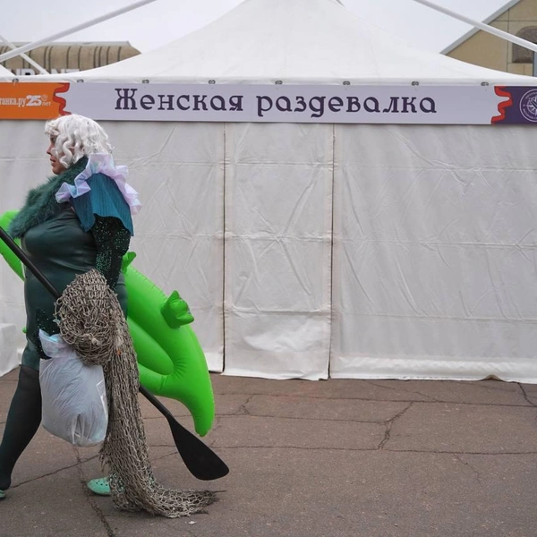 Отважные капитаны, витальеры и морские чудища: в Выборге ярко стартовал сап-фестиваль «Пиратская гавань» | Источник: Павел Даиси/«Фонтанка.ру»