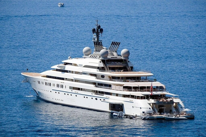 По сообщениям зарубежных СМИ, сейчас на этой яхте отдыхает королевская семья | Источник: Kasa Fue / Wikimedia Commons