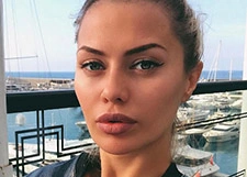 Алекс Смерфит вернул дочь Виктории Боне