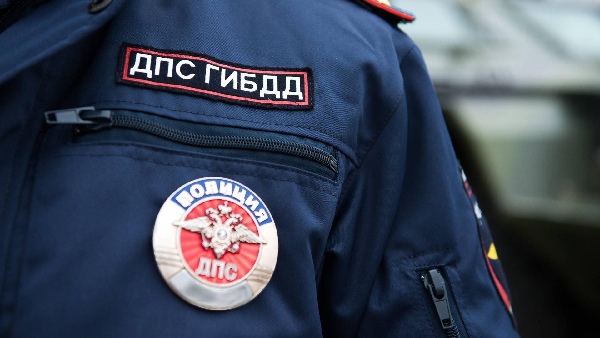 На трассе под Уфой с КАМАЗа упала балка и зацепила легковушку с женщиной и 16-летним подростком