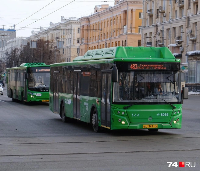 На 483 автобусе ездит пол-Ленинского района и весь Старокамышинск. Поэтому люди остро воспринимают любой сбой в расписании | Источник: Леонид Меньшенин