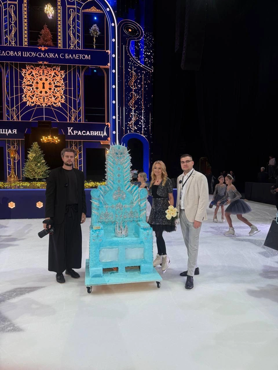 Вот такой торт! Яна Рудковская тоже оценила | Источник: Роман Султанов