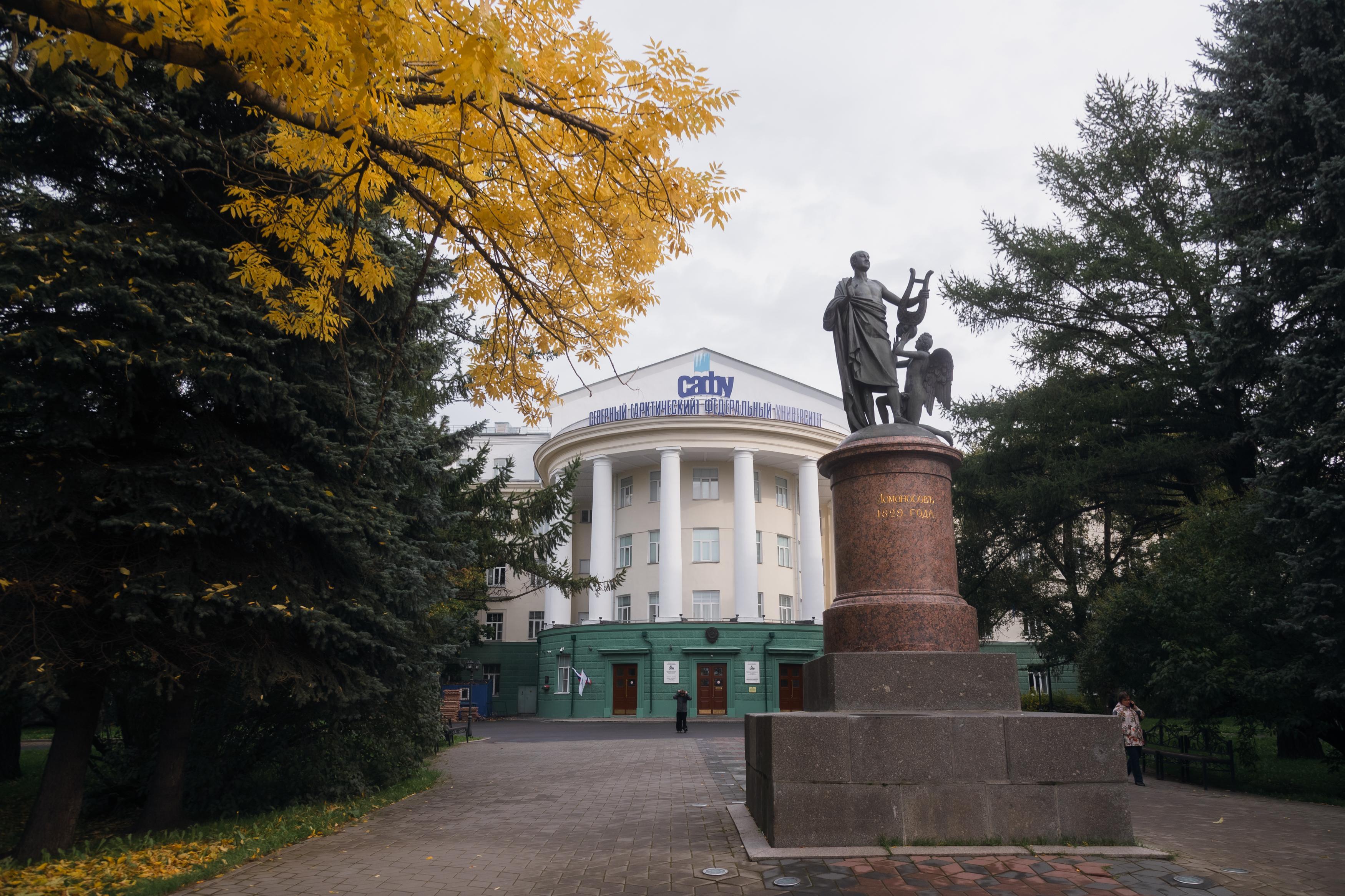 Почти 200-летний памятник Ломоносову в Архангельске ждет реставрация? Что решил суд