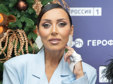 «Крутая и очень желанная пышечка»: растолстевшая перед Новым годом Алсу шокировала публику новым образом