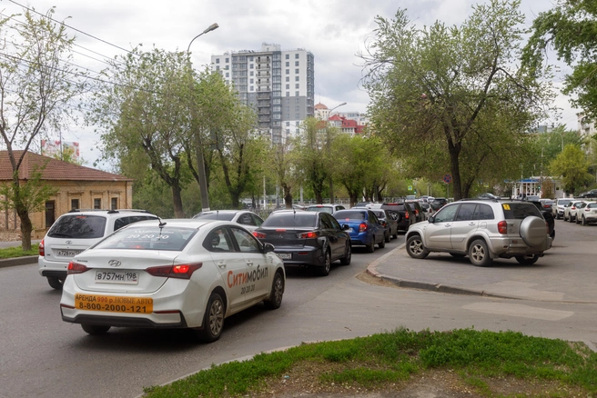 А как вы сегодня добирались на работу и учебу? | Источник: Алексей Волхонский / V1.RU