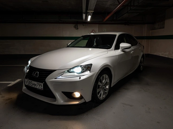 И даже накопила на Lexus, который потом пришлось продать ради съемок | Источник: предоставлено Сашей Громовой