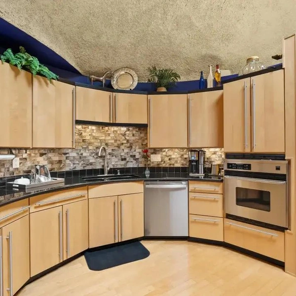 «Луковый дом» в США выставлен на продажу за $1,9 млн «Луковый дом» в США выставлен на продажу за $1,9 млн