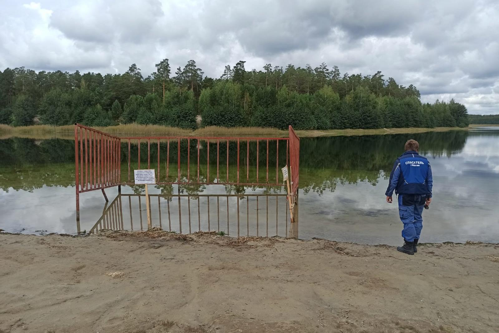 Курган закрыт. Купание в сентябре. Купание на городском пляже запрещено.