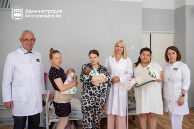 Подарки мамам, родившим в День города в Благовещенске