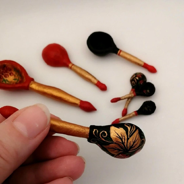 Набор деревянных ложек: длина большой ложки — 8 сантиметров, а самой маленькой — всего 3,3 сантиметра! | Источник: «ELKA_VATA» Авторская елочная игрушка / vk.com