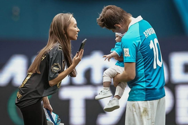 Аршавин проживает с Анной Петрушиной — она подала на алименты, чтобы помочь возлюбленному снизить выплаты другим детям и оставить часть денег в семье | Источник: andrey.arshavin10 / Instagram (экстремистская организация, деятельность запрещена на территории РФ)