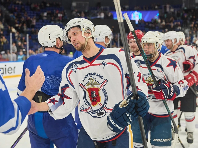 Лучшим нападающим признали Андрея Вишняковского из ГУ МВД Москвы. | Источник: Александр Ощепков / NGS.RU