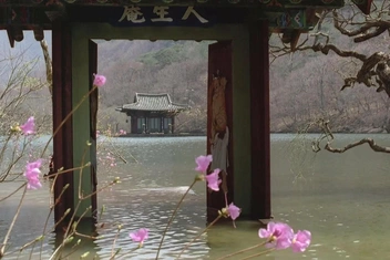 «Биологическая разморозка»: почему весной снова хочется жить