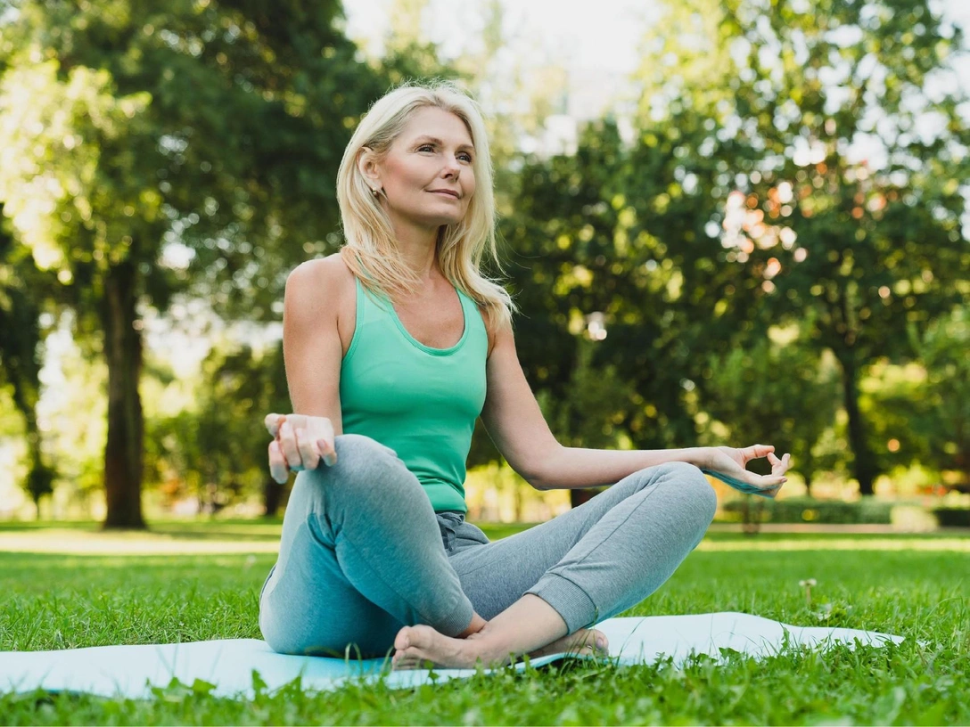 «Правило 8 x 8»: главный секрет похудения во время менопаузы, о котором знают далеко не все | marieclaire.ru