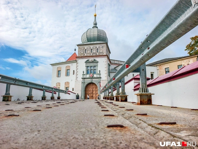 Старый замок и его парадная дверь | Источник: Булат Салихов / UFA1.RU