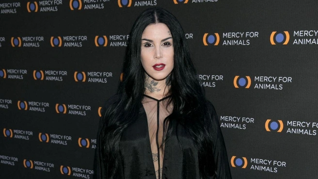 Kat Von D отрицала обвинения, ссылаясь на неисправную проводку и утверждая, что её не было дома во время пожара. | Источник: MEGA
