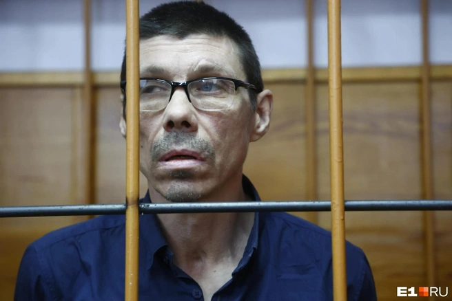 Владимир Бурдин слушает приговор — три года за вечер, который помнит с трудом | Источник: фото с сайта E1.RU
