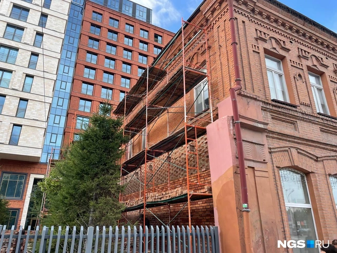 Здание городской аптеки является памятником архитектуры регионального значения | Источник: Александр Ощепков / NGS.RU