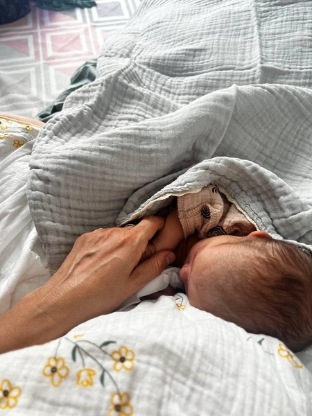 Пока Светлана не озвучивает полное имя малышки