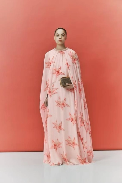 платья на Рамадан 2025 | Источник: Alexander McQueen 