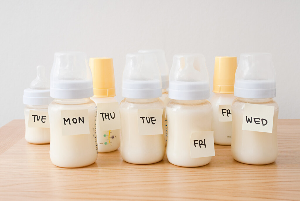 Грудное молоко: сроки и правила хранения