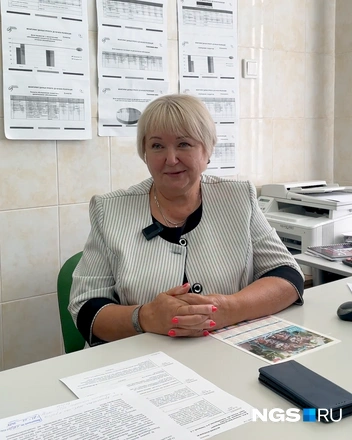 Главврач Галина Михайлова довольна работой экзотических практикантов | Источник: Антон Дигаев / NGS.RU